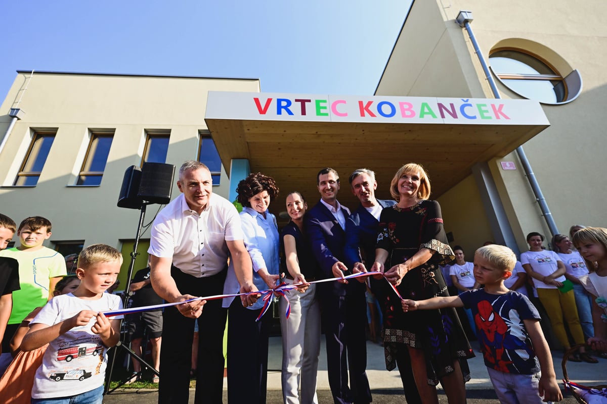 Mag.-Dejan-Židan,-dr.-Vlasta-Krmelj,-Eva-Hren,-dr.-Rok-Cajzek,-Marko-Lukić-in-Manja-Kokalj-Foto_pigac